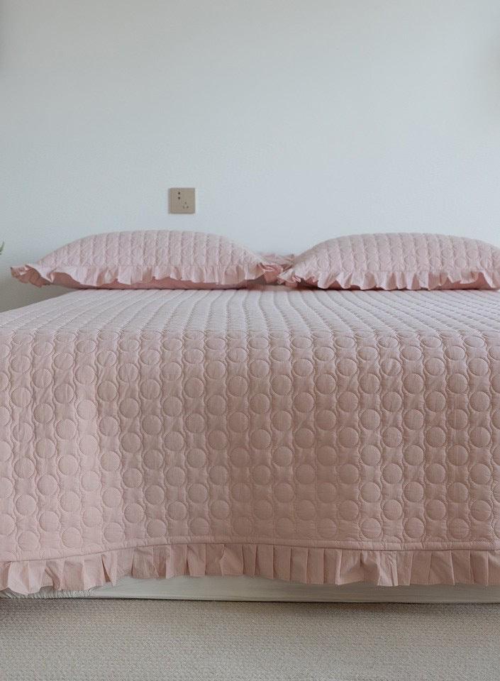 Timeless Elegance: French Vintage Quilted Bed Cover for Ultimate Airy Comfort  